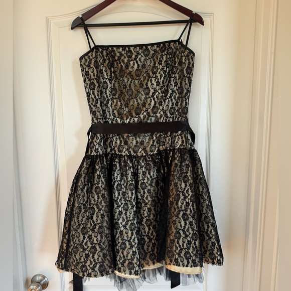 Women Dress Strapless - Picture 8 of 8